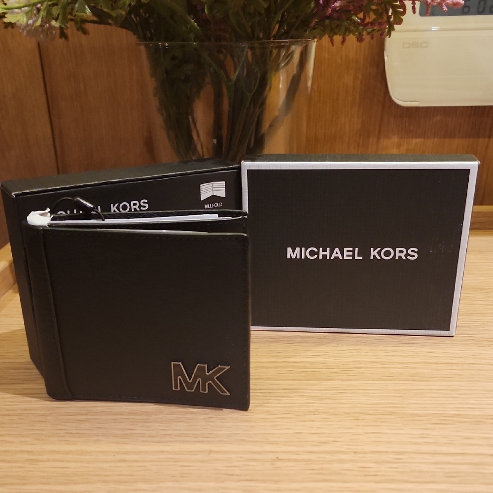 NWT Michael Kors Black Wallet Bilfold Leather Wallet
